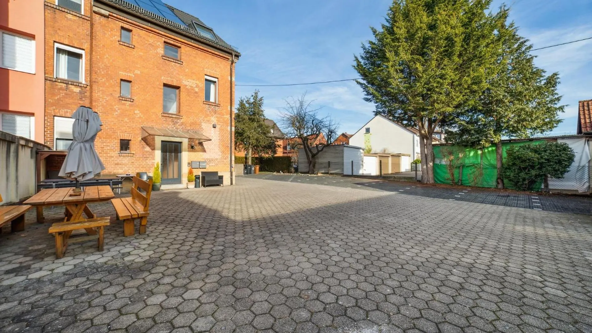 Sali Homes K39 Monte-Carlo -Spacious 6-Bedroom Apartment With Terrace And Garden Views In Bayreuth Ideal For Groups Germany